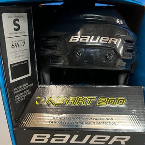 New Small Bauer Re-Akt 200 Helmet