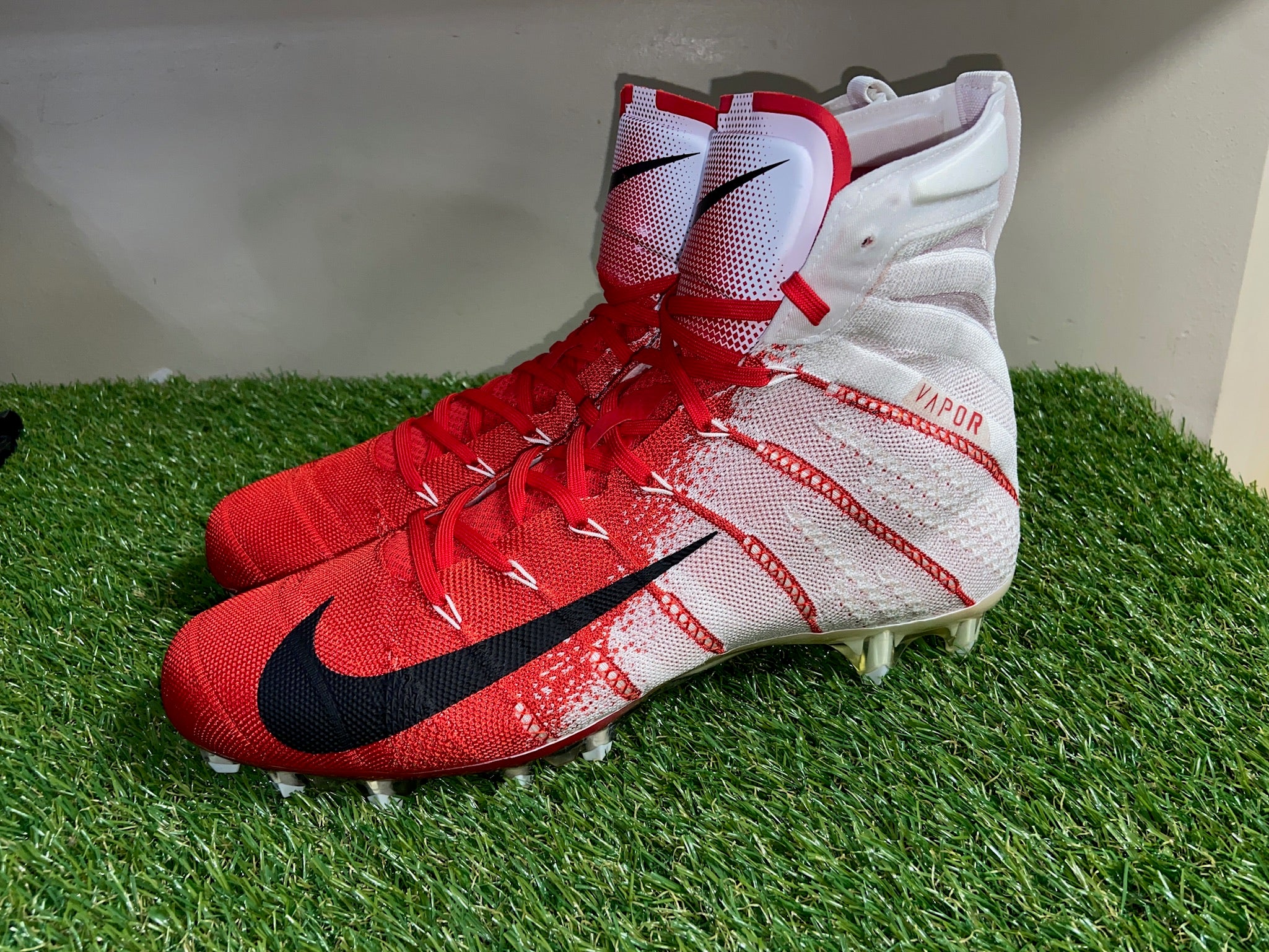 Nike Vapor Untouchable 3 Elite Football Cleats Red AO3006-160 Mens Size  13.5 NEW