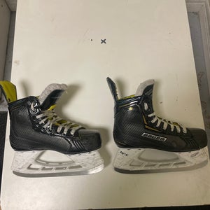 Used Baue Size 2 Supreme S25 Hockey Skates