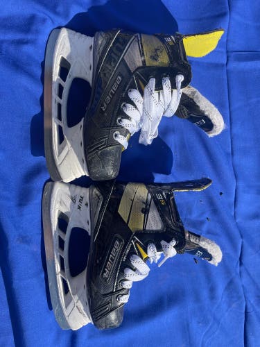 Used Bauer Regular Width  Size 1.5 Supreme 3S Hockey Skates