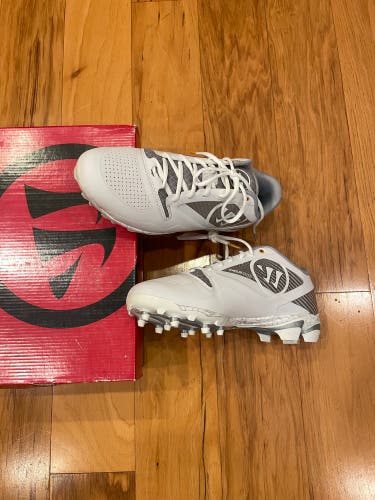 White Men's Molded Cleats Low Top Gospel