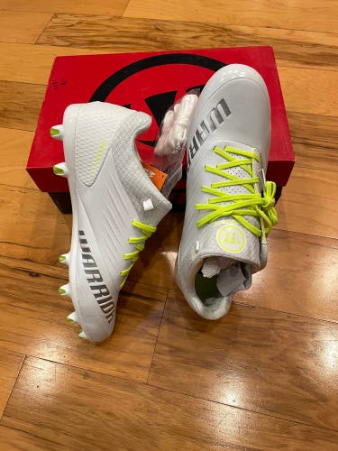 White Men's Molded Cleats Warrior Burn 9.0 (size 14)