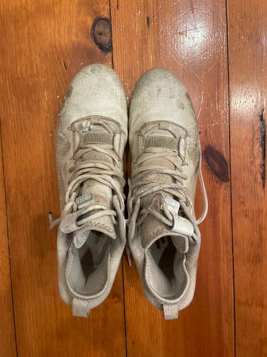 Men’s Size 10 Mid Top Freeze Lacrosse Cleats