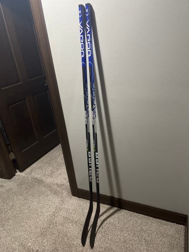 Senior Right Handed P28M Pro Stock Vapor Hyperlite Hockey Stick