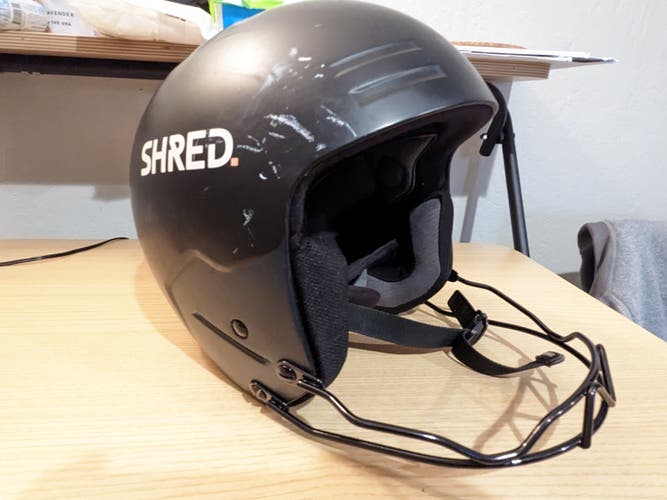M/L Shred Basher Ultimate FIS Helmet + Chinguard