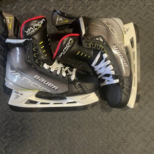 New Bauer Size 9.5 Vapor Hyperlite Hockey Skates