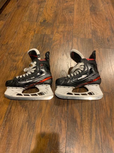 Used Bauer Regular Width  Size 5 Vapor 2X Hockey Skates