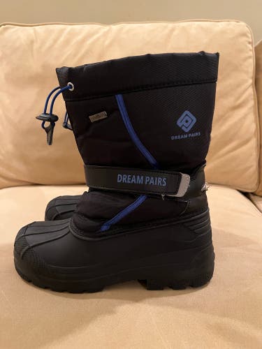 Kids Waterproof snow boots size 4