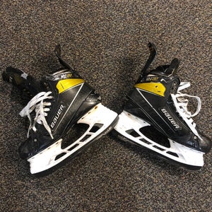 Used Bauer Regular Width Size 9.5 Supreme UltraSonic Hockey Skates