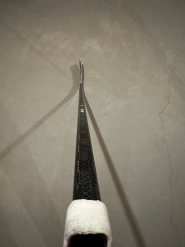 Like New Senior PRO Blackout Hockey Stick 75 Flex RH Kane Pro Curve