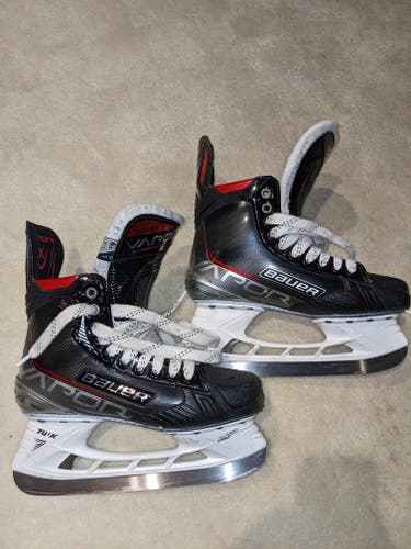 Intermediate Used Bauer Vapor 3X Hockey Skates Regular Width Size 6.5