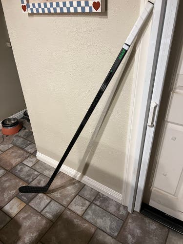 Senior Right Handed P28 CCM Ribcor Trigger 6 Hockey Stick