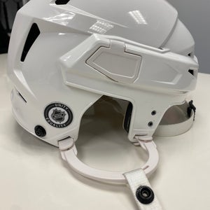 Like New-Used Medium CCM Pro Stock Vector V08 Helmet
