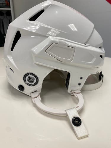Like New-Used Medium CCM Pro Stock Vector V08 Helmet