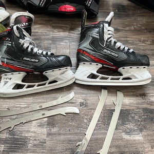 Used Bauer Size 7 Vapor X2.9 Hockey Skates