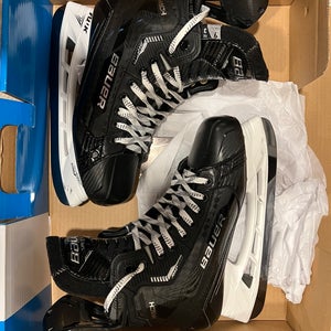 Senior Bauer Supreme Mach Hockey skates Size 9 Fit 3