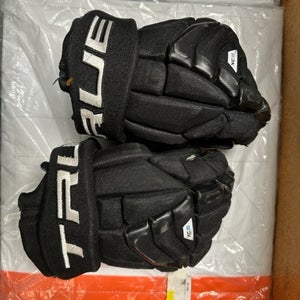 Used True XC5 Gloves 12"