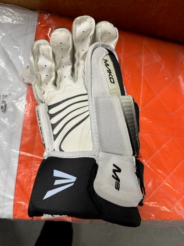 New Easton mako m5 Glove15"