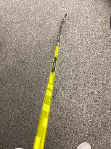 Senior Left Hand P88 87 Flex Supreme UltraSonic Hockey Stick