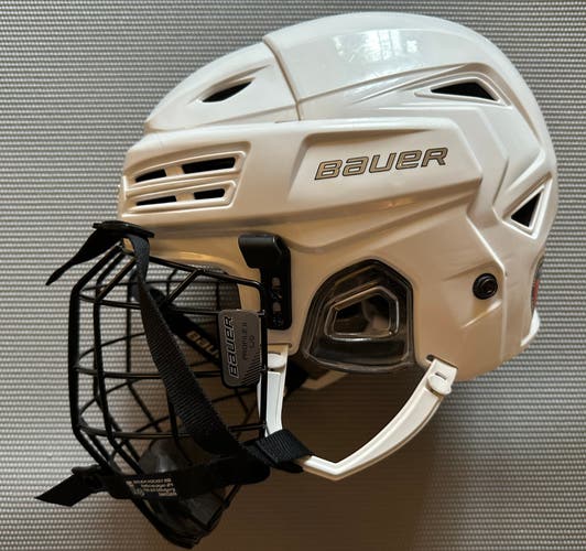 Used Large Bauer Re-Akt 200 Helmet