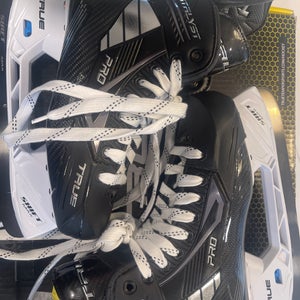New True Regular Width  Size 7.5 Catalyst Pro Hockey Skates