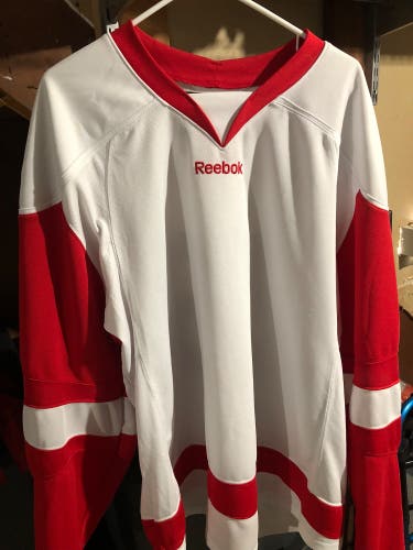 Used Red Wings Style White XXL Goalie Cut Reebok Jersey
