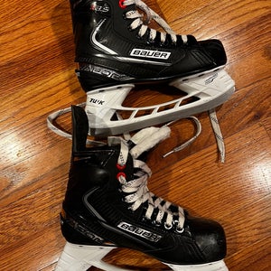 Used Bauer Regular Width Vapor X3.5 Hockey Skates