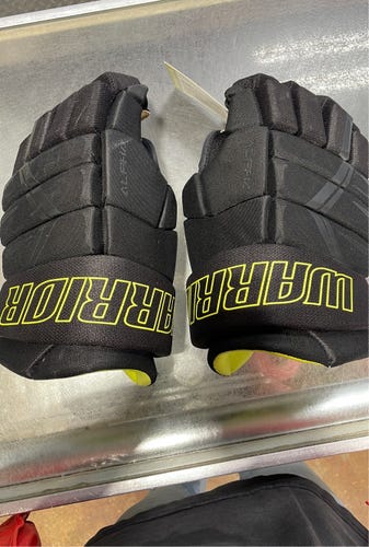 Warrior Used Black Senior 14" Gloves