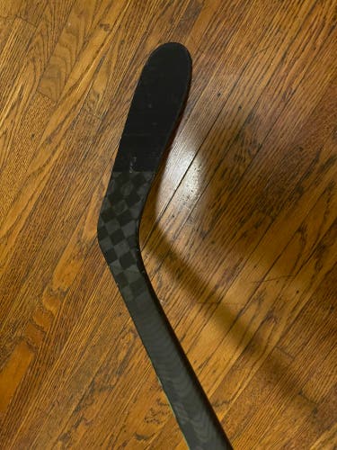 Intermediate Right Handed P28 Pro Stock Trigger 6 Pro Hockey Stick
