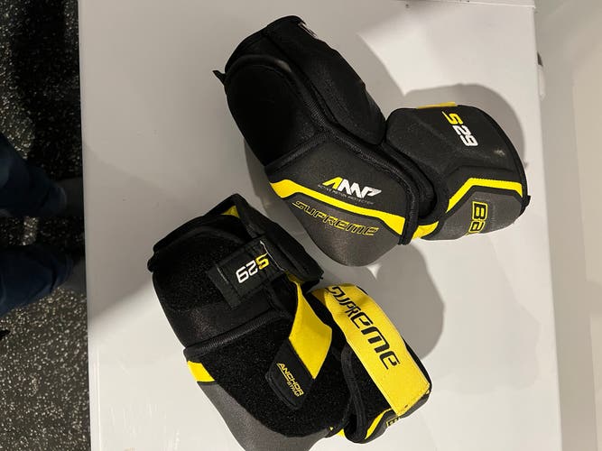 Used Large Bauer  Supreme s29 Elbow Pads