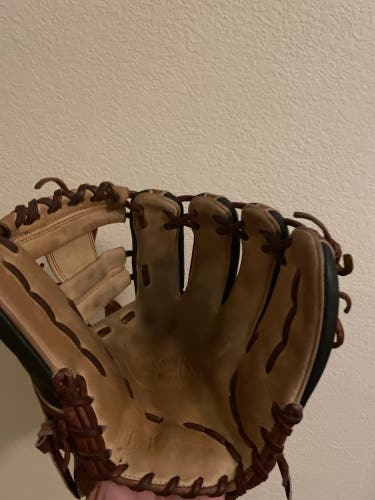 Used Right Hand Throw 11.25" A2K Baseball Glove