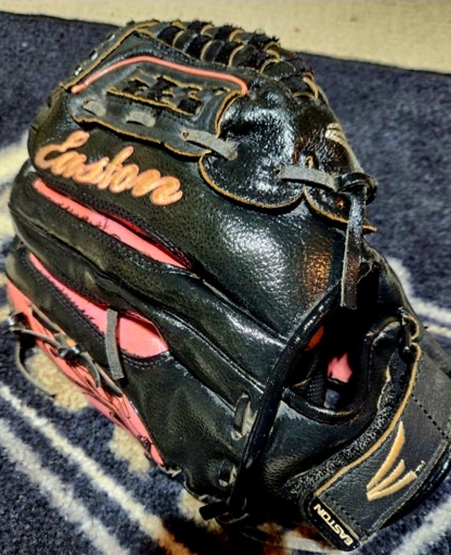 Easton Right Hand Throw FPT12 Fastpitch Softball Glove 12" Black w/ Pink