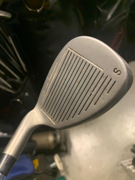 golf pitching and sand wedge A 37 in right hand