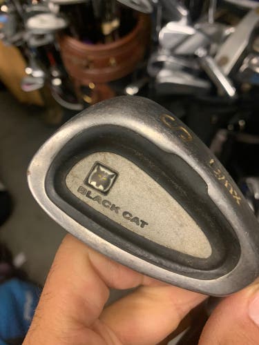 golf sand wedge black cat Lynx in right hand