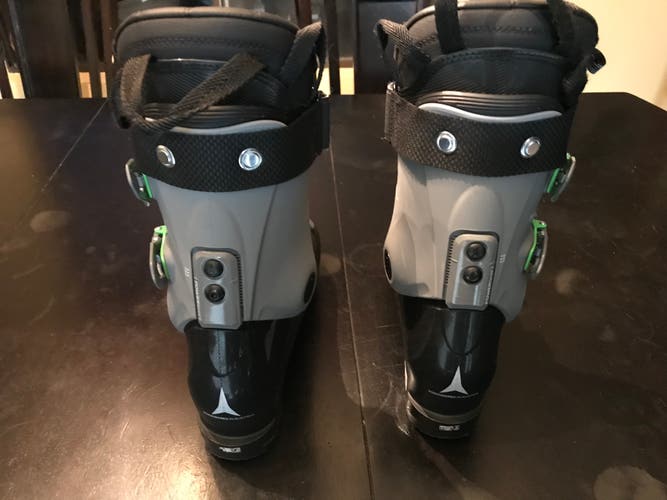 Used Men's Atomic Hawx Magna 110 S GW Ski Boots