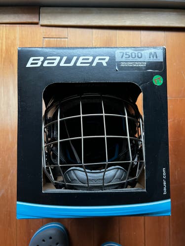 New Medium Bauer 7500 Helmet (medium)