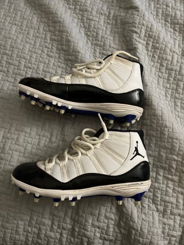 Lightly used Jordan cleats size mens 9 Concord 11s
