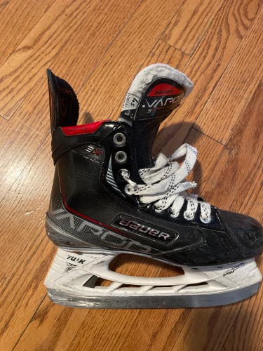 Used Bauer Regular Width  Size 4.5 Hockey Skates