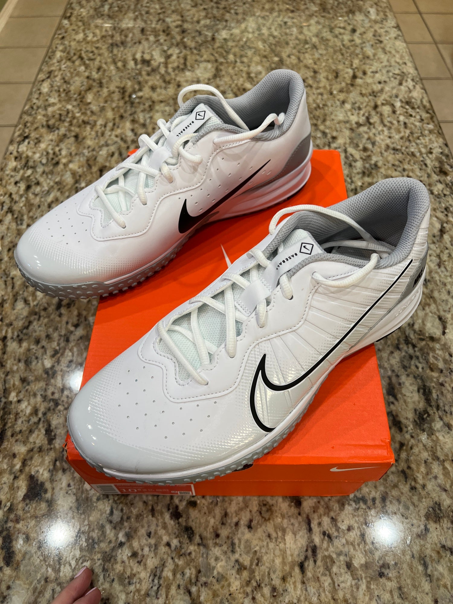 Nike Alpha Huarache Varsity Turf Baseball Shoes Black White Orange Men’s 11.5 Amazon.com | Nike Alpha Huarache Varsity 4 Turf Men main image 2