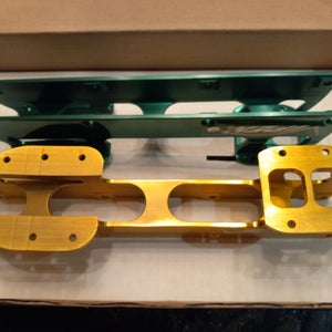*2 UNIQUE VIPER  Inline Hockey Chassis Frames (one pair) VERY UNUSUAL ONE IS GREEN ONE IS GOLD  MED