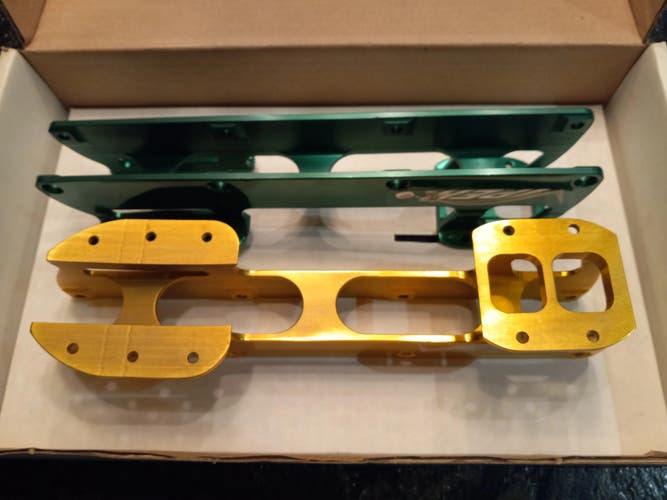 *2 UNIQUE VIPER  Inline Hockey Chassis Frames (one pair) VERY UNUSUAL ONE IS GREEN ONE IS GOLD  MED
