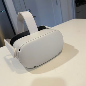 Barely Used oculus quest 2