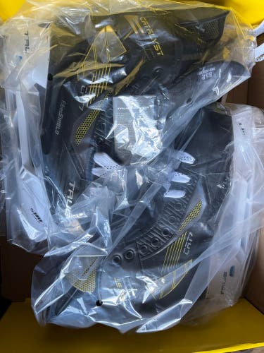 New True Regular Width Size 9.5 Catalyst 7 Hockey Skates