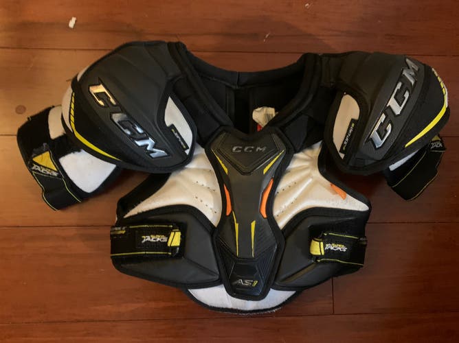Used Medium CCM  Super Tacks AS1 Shoulder Pads