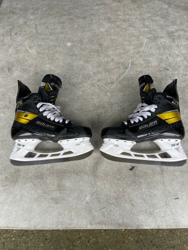 Used Bauer Wide Width Size 10.5 Supreme UltraSonic Hockey Skates