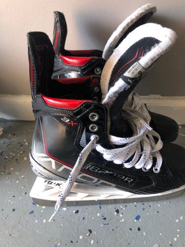 Senior Used Bauer Vapor 3X Hockey Skates Regular Width Size 8