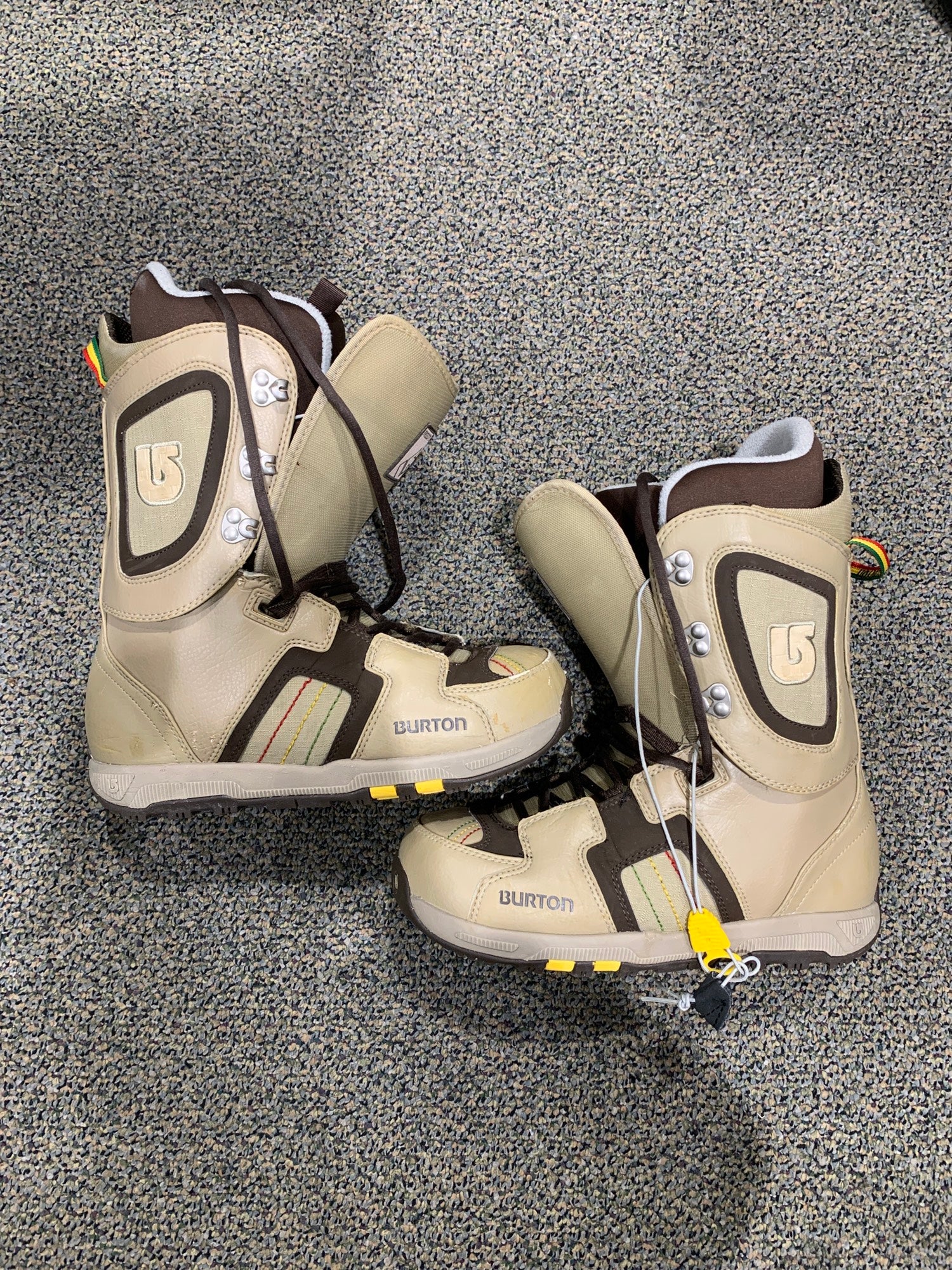 Used Men's Burton Freestyle Snowboard Boots - Size: M 9.0 (W 10.0