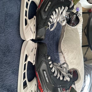 Used Bauer Regular Width  Size 4 Vapor X2.9 Hockey Skates