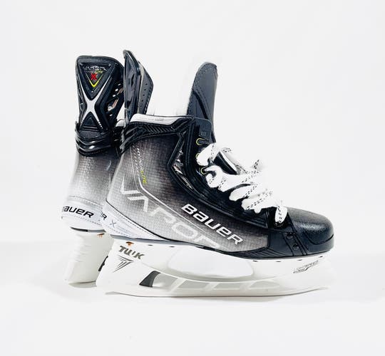 New Bauer Vapor Hyperlite Skates - Size R=7.5 / L=7.75 EA