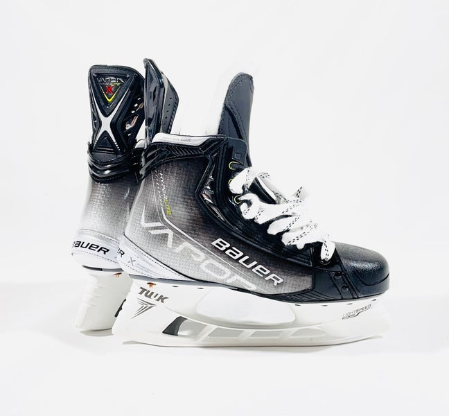 New Bauer Vapor Hyperlite Skates - Size R=7.5 / L=7.75 EA